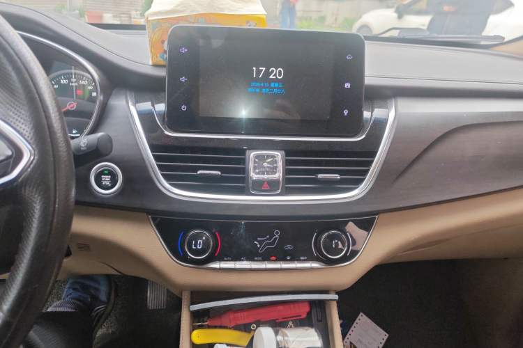 Used Baojun 730 2017 1.8L iAMT Prestige Version 7 Seats Audio And AC Panel