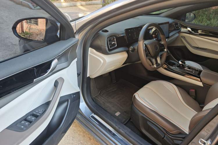 Used BYD Qin PLUS 2024 Honor Edition EV 420KM Leading Model
