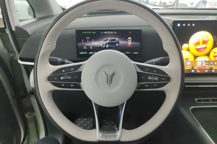 Used VOYAH Dream 2025 PHEV Four-Wheel-Drive Flagship Version – Qiankun Edition Steering Wheel