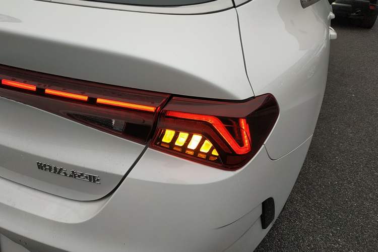 Used Kia K5 2021 270T CVVD Fashion Edition
