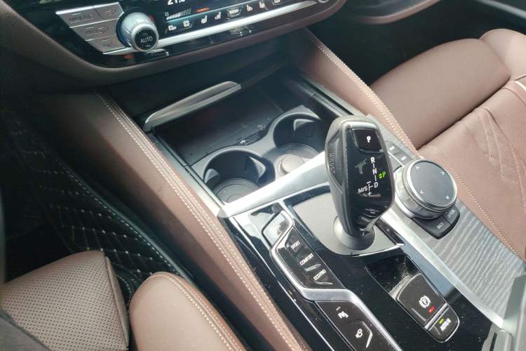 Used BMW 5 Series 2022 Revised Version 3 530Li Luxury Edition M Sport Package Gear Lever