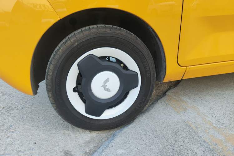 Used Wuling Hongguang MINIEV 2021 Macaron Premium Model – Lithium Iron Phosphate Left Front Wheel Hub