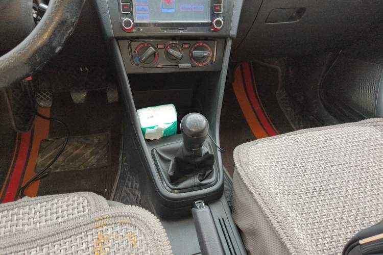 Used Volkswagen Santana 2015 1.4L Manual Fashion Edition
