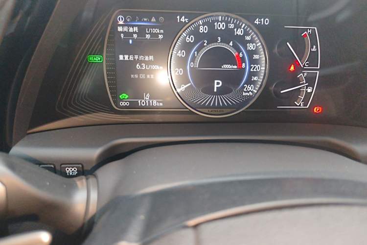 Used Lexus ES 2022 300h Deluxe Edition Odometer Close Up