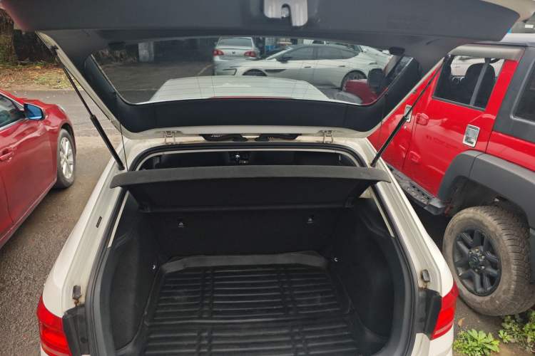 Used Volkswagen Gran Lavida 2015 1.6L Automatic Fashion Edition
