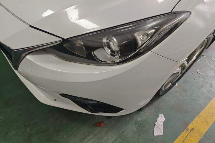 Used Mazda 3 Axela 2016 Sedan 1.5L Automatic Comfort Model
