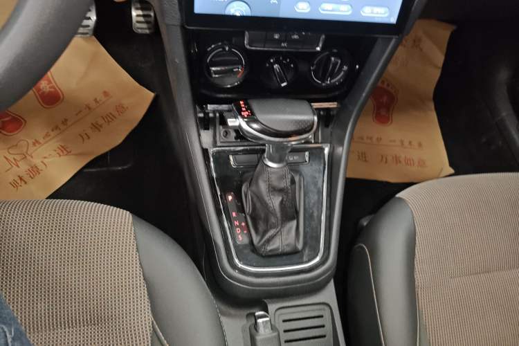 Used Volkswagen C-TREK 2017 1.6L Automatic Comfort Model Gear Lever