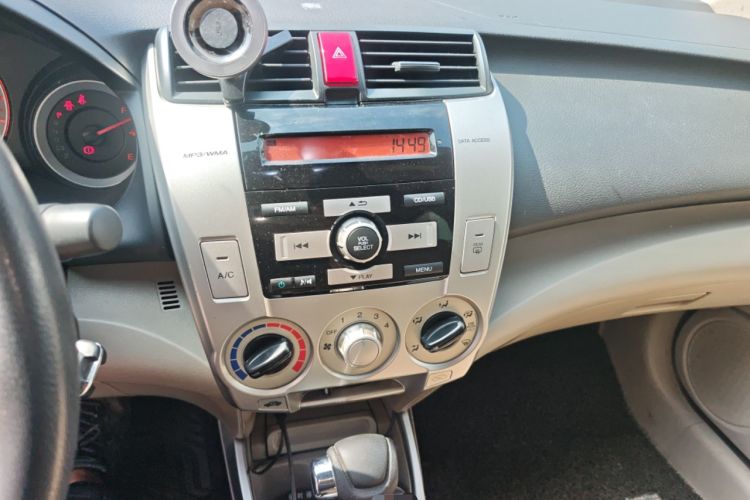 Used Honda City Classic 2011 1.5L Automatic Elite Edition Audio And AC Panel