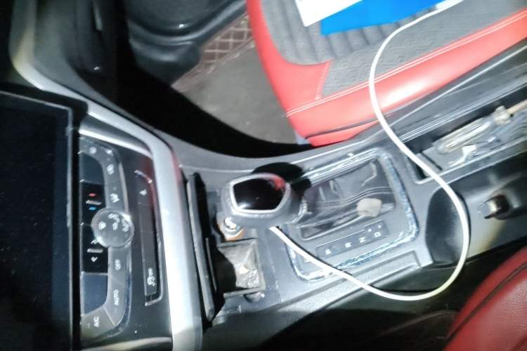 Used Geely Auto Emgrand 2016 Sedan 1.5L CVT Upward Version Gear Lever