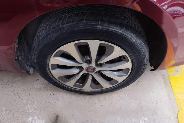 Used Fiat Viaggio 2012 1.4T Automatic Jingxiang Edition Right Front Wheel Hub