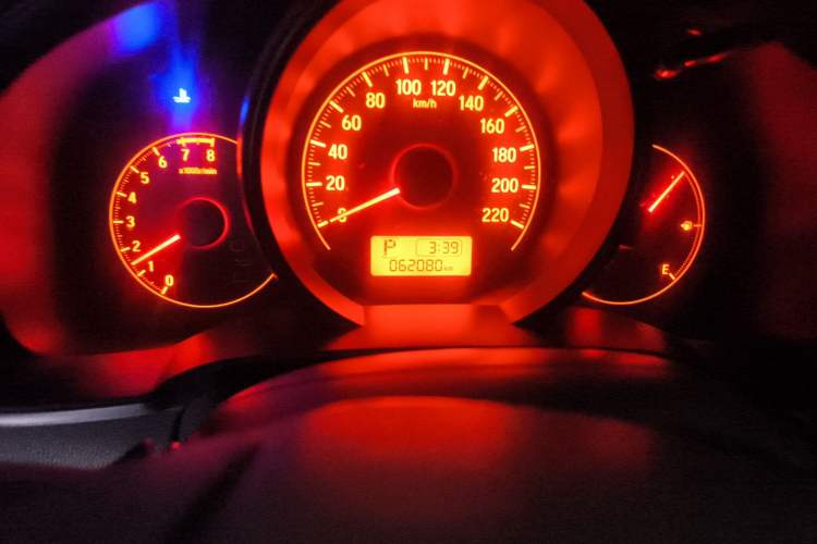 Used Honda Fit 2014 1.5L LX CVT Comfort Model Odometer Close Up