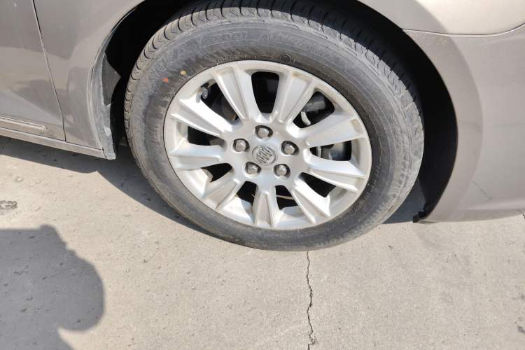 Used Buick LaCrosse 2012 2.4L SIDI Haoya Edition Right Front Wheel Hub