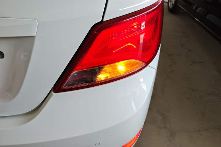 Used Hyundai Verna (older generation) 2014 1.4L Manual Smart GLS Trim Right Rear Taillight