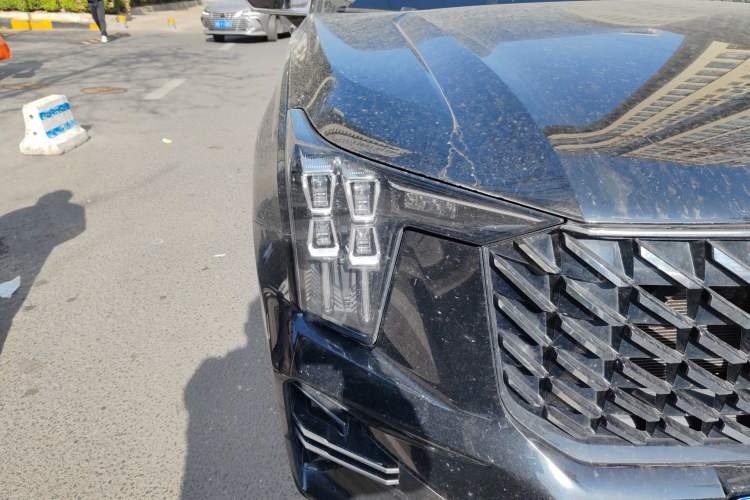 Used GAC Trumpchi GS8 2022 Linghang Series 2.0 TGDI Two-Wheel-Drive Luxury Smart Connectivity Version (7 Seats) Right Front Headlight