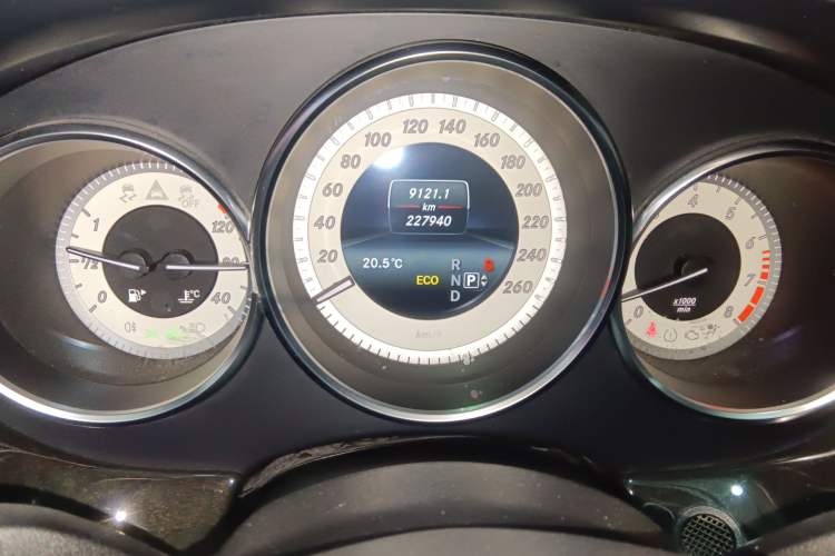 Used Mercedes-Benz CLS 2012 CLS 300 CGI Odometer Close Up