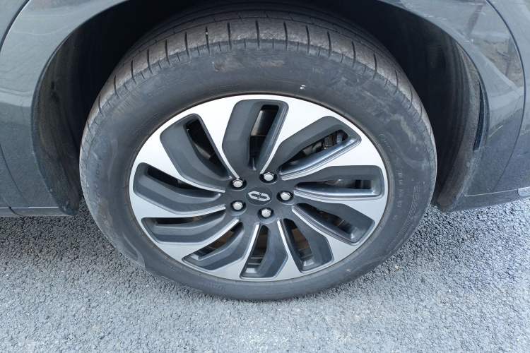 Used Hima AITO M7 2024 1.5T Intelligent Driving 4WD Max Edition 5 Seats Right Front Wheel Hub