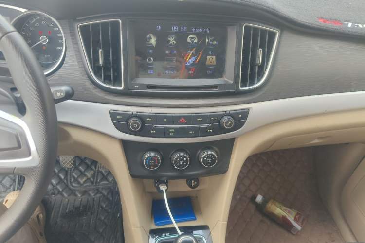 Used Baojun 730 2016 1.5L Manual Standard Version 7 Seats
