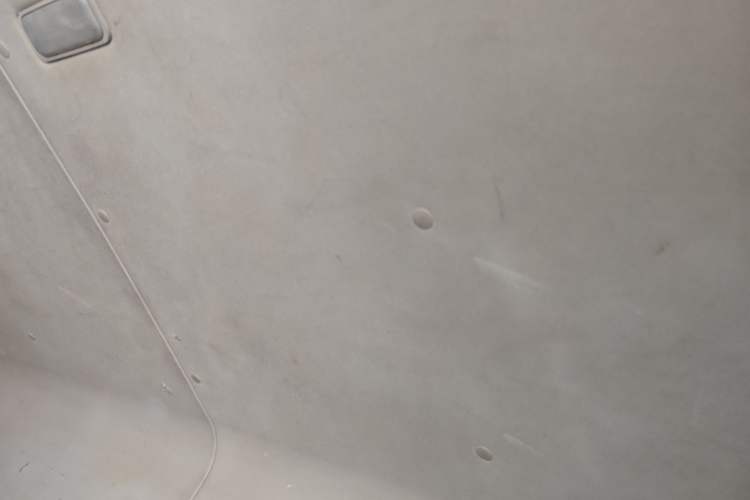 Used SAIC MAXUS Xintu V80 2017 2.5T AMT Aoyuntong National V Short Wheelbase Mid-Roof 5/6/10-Seater
