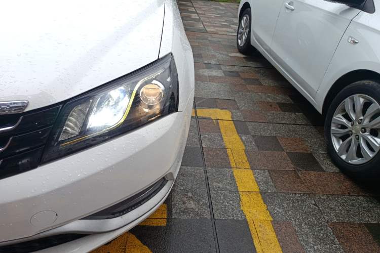 Used Geely Auto Emgrand 2015 Sedan 1.5L CVT Upward Version
