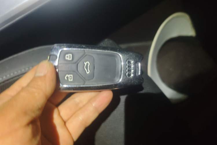 Used Audi A4L 2022 40 TFSI Fashion Dynamic Model Vehicle Key