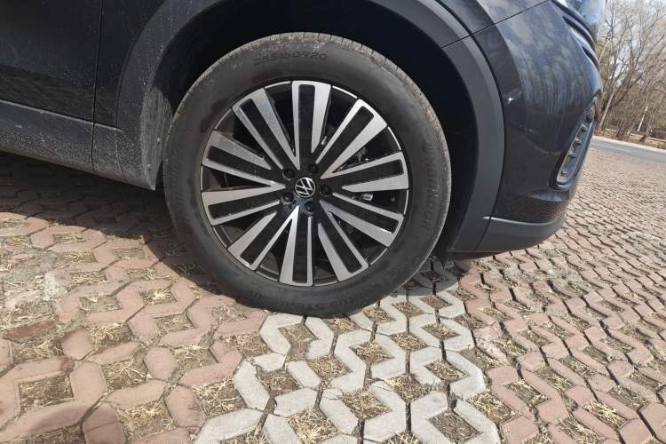 Used Volkswagen Tavendor 2025 Model 330TSI Luxury Journey—Shared Enjoyment Edition Right Front Wheel Hub