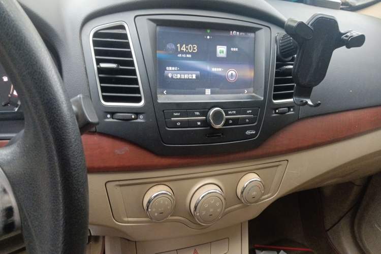 Used Roewe 350 2013 350C 1.5L Manual Swift Edition Audio And AC Panel