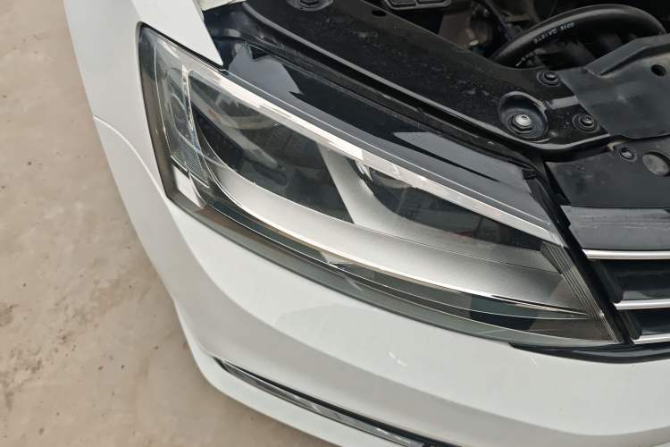 Used Volkswagen Sagitar 2018 1.6L Automatic Comfort Model Right Front Headlight