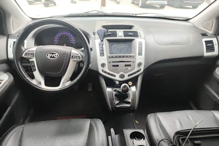 Used BYD S6 2014 2.0L Manual Luxury 5-Seater