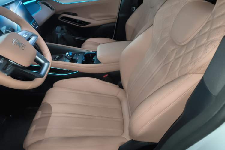 Used BYD Song L EV 2025 Intelligent Driving Version 662 km LiDAR Excellence Edition
