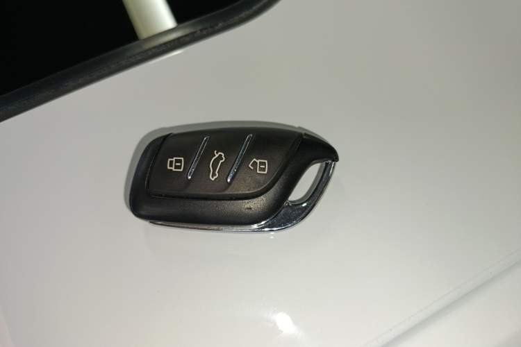 Used Roewe i5 2020 1.5L Automatic 4G Connect Luxury Flagship Edition
