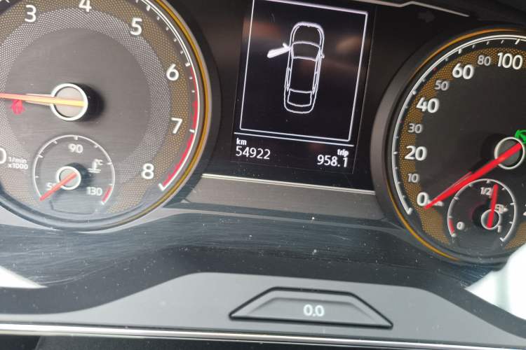 Used Volkswagen Passat 2020 Revised Version 280TSI Business Edition China VI Standard Odometer Close Up