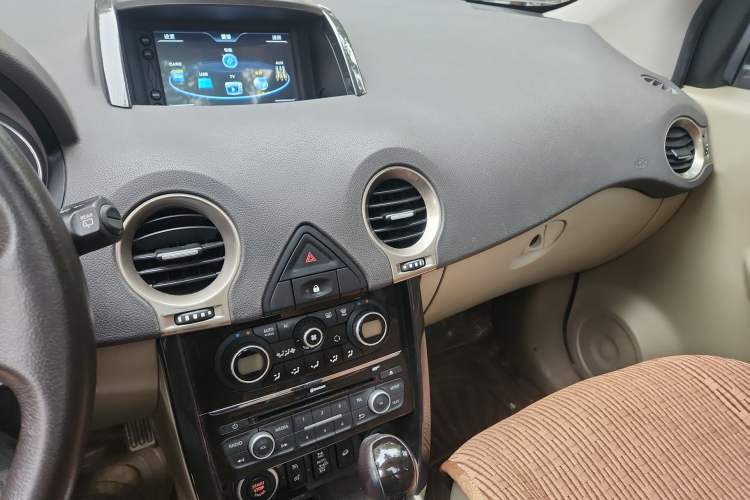 Used Renault Koleos 2014 2.5L 4x4 Comfort Edition Audio And AC Panel