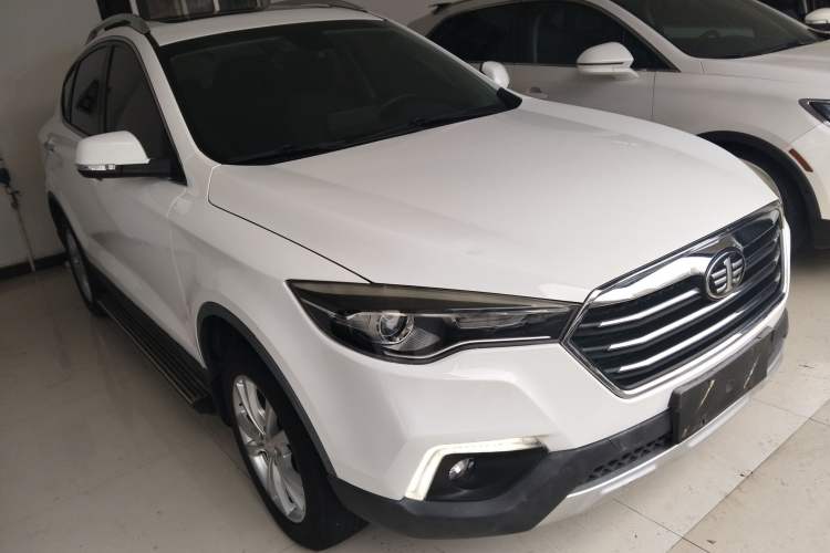 Used Bestune X80 2017 2.0L automatic Technology trim level Front Right 45 Deg