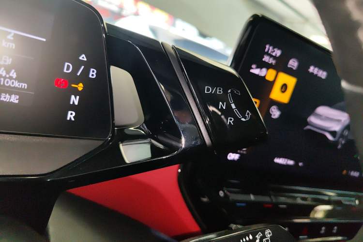 Used Volkswagen ID.4 X 2023 Pure Smart Edition Gear Lever