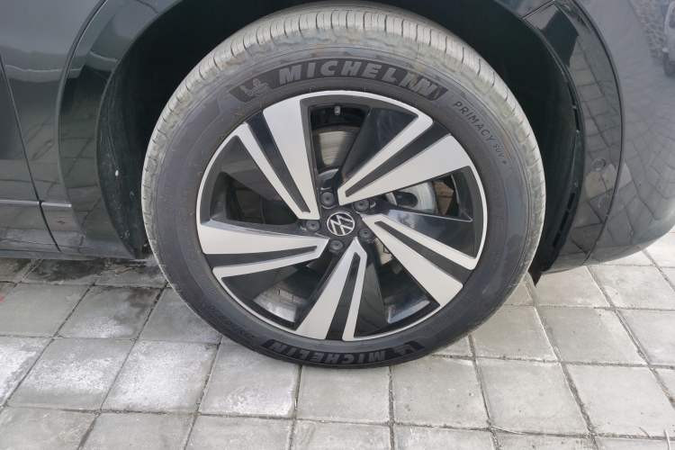 Used Volkswagen Tavendor 2024 380TSI All-Wheel-Drive R-Line Cruise Premium Edition