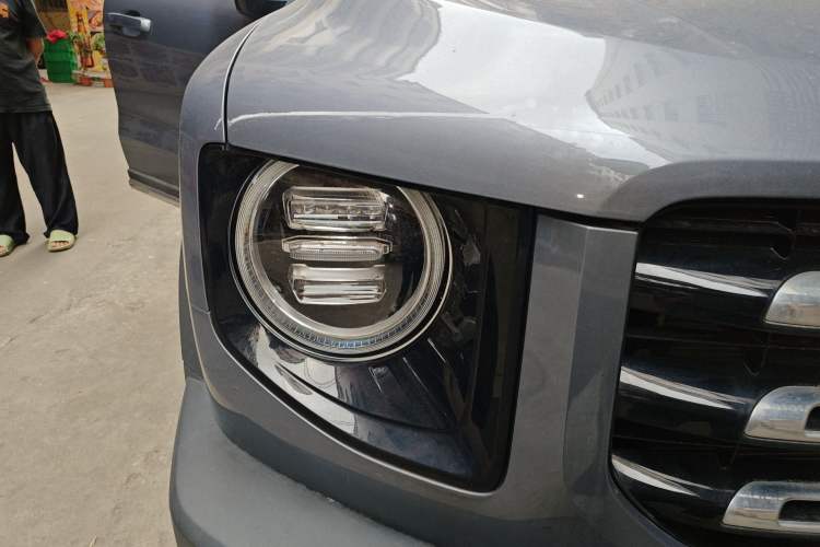 Used Haval DARGO 2021 2.0T DCT Two-Wheel Drive Chinese Mastiff Edition Right Front Headlight