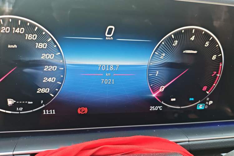 Used Mercedes-Benz GLE 2025 GLE 350 4MATIC Stylish Model Odometer Close Up