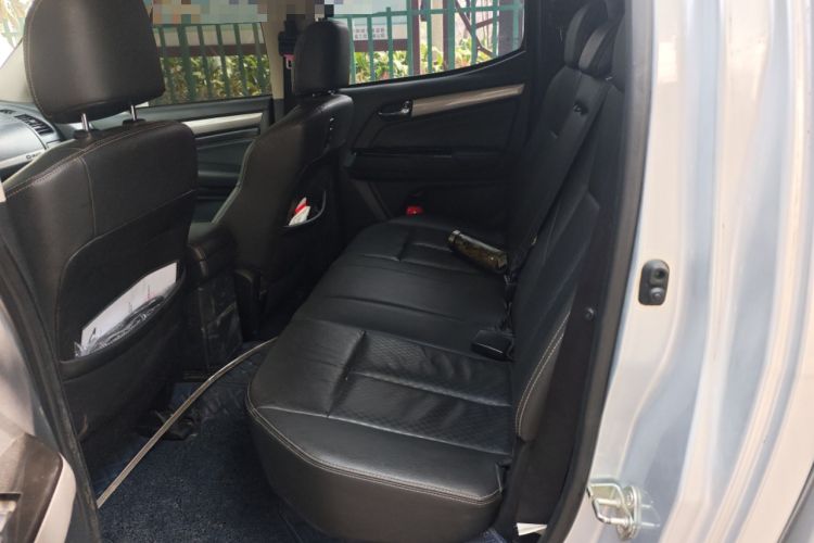 Used Isuzu D-MAX 2018 3.0T Four-Wheel Drive Automatic Ultra-Luxury Version 4JJ1-TC HI