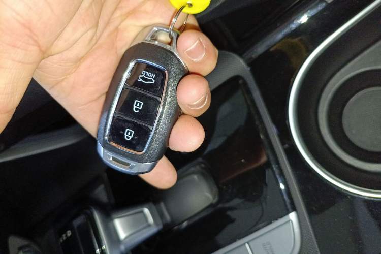 Used Hyundai Elantra 2022 1.5L CVT LUX Prestige Edition Vehicle Key