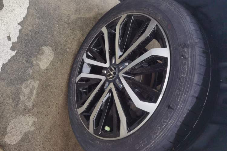 Used Volkswagen T-ROC 2022 280TSI DSG Two-Wheel Drive Elite PLUS Right Rear Wheel Hub