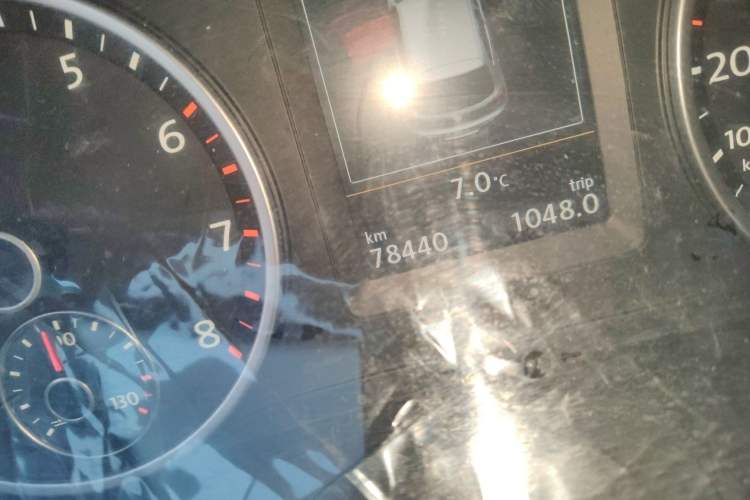 Used Volkswagen Tiguan 2015 1.8TSI Automatic Two-Wheel Drive Luxury Model Odometer Close Up