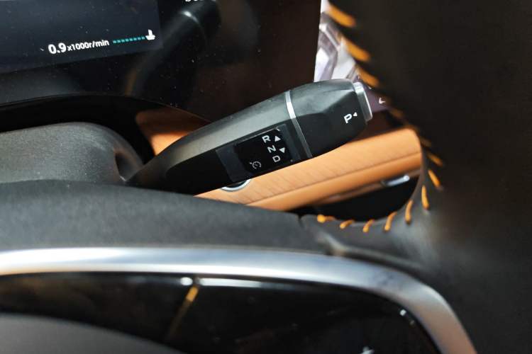 Used CHANGAN CS75 PLUS 2025 4th Generation 1.5T New Blue Whale Smart Luxury Edition Gear Lever