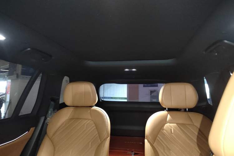 Used Lynk & Co 09 2021 2.0T Halo Six-Seater