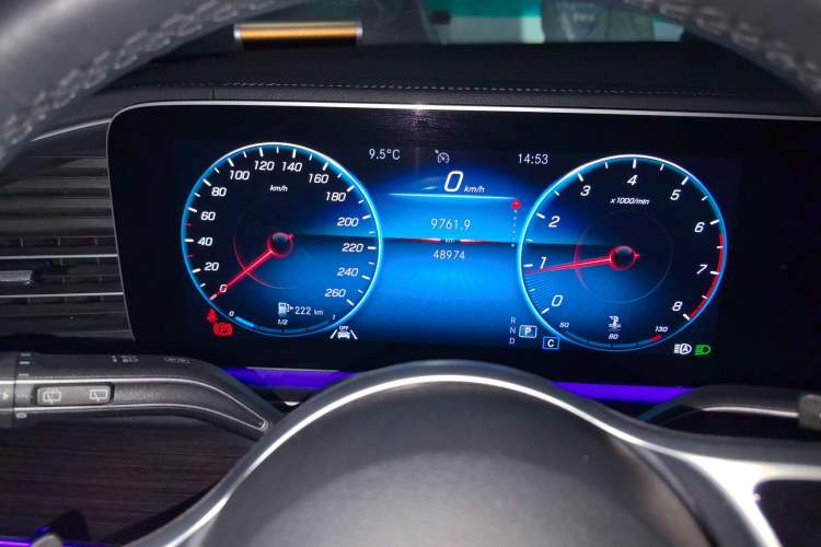 Used Mercedes-Benz GLE 2022 GLE 350 4MATIC Stylish Model Odometer Close Up