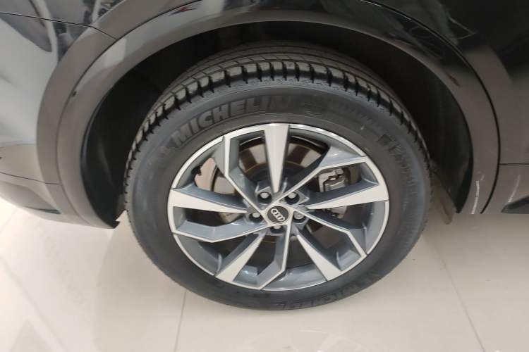 Used Audi Q5L 2023 40T Luxury Dynamic Model
