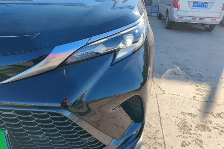 Used Toyota Granvia 2023 2.5L Hybrid Luxury Edition