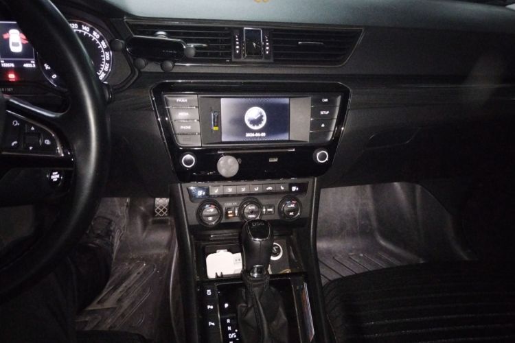 Used Skoda Superb 2016 TSI330 DSG Smart Drive Edition Audio And AC Panel