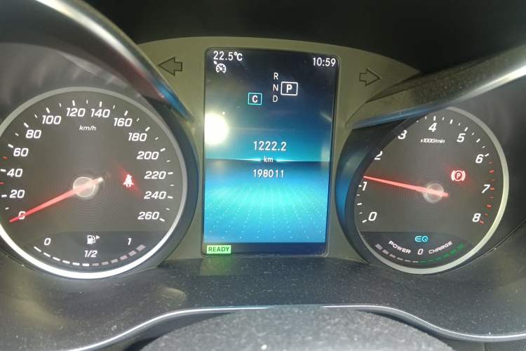 Used Mercedes-Benz C-Class 2019 C 260 L Sport Edition Odometer Close Up