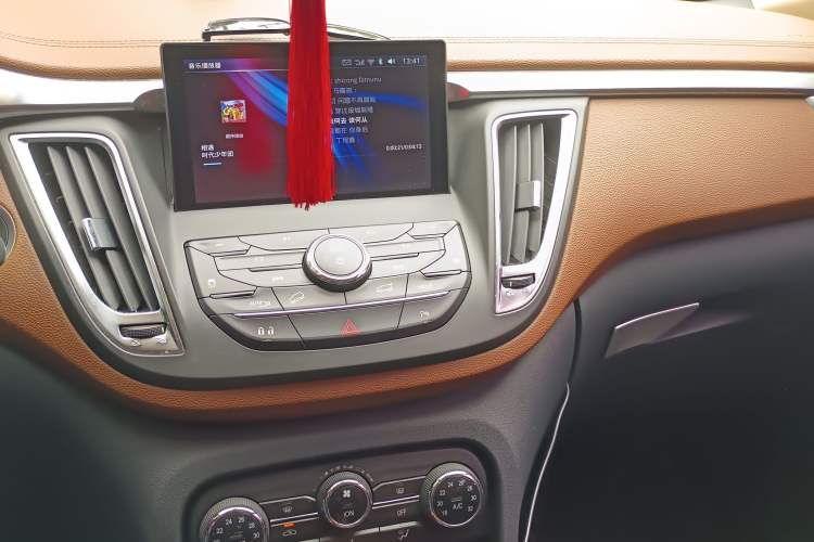 Used Soueast DX7 2015 1.5T Automatic Prestige Model Audio And AC Panel