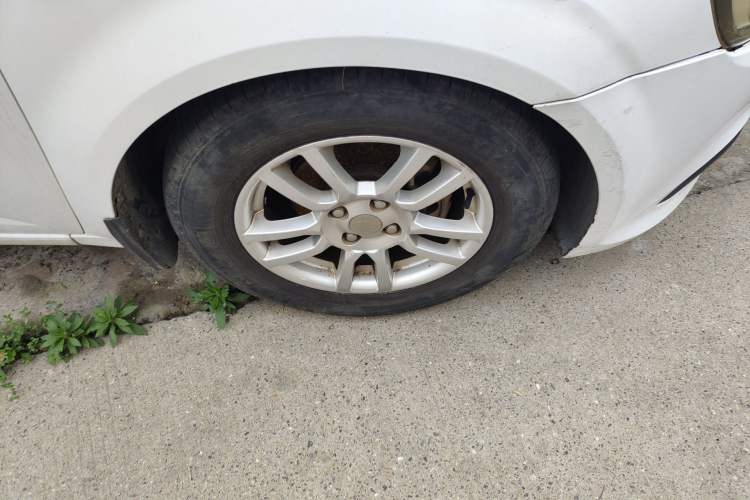 Used Chevrolet Aveo Sonic 2014 Sedan 1.4SL MT Comfort Edition Right Front Wheel Hub